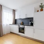 Limehome Bahnhofstrasse Apart Otel 3*